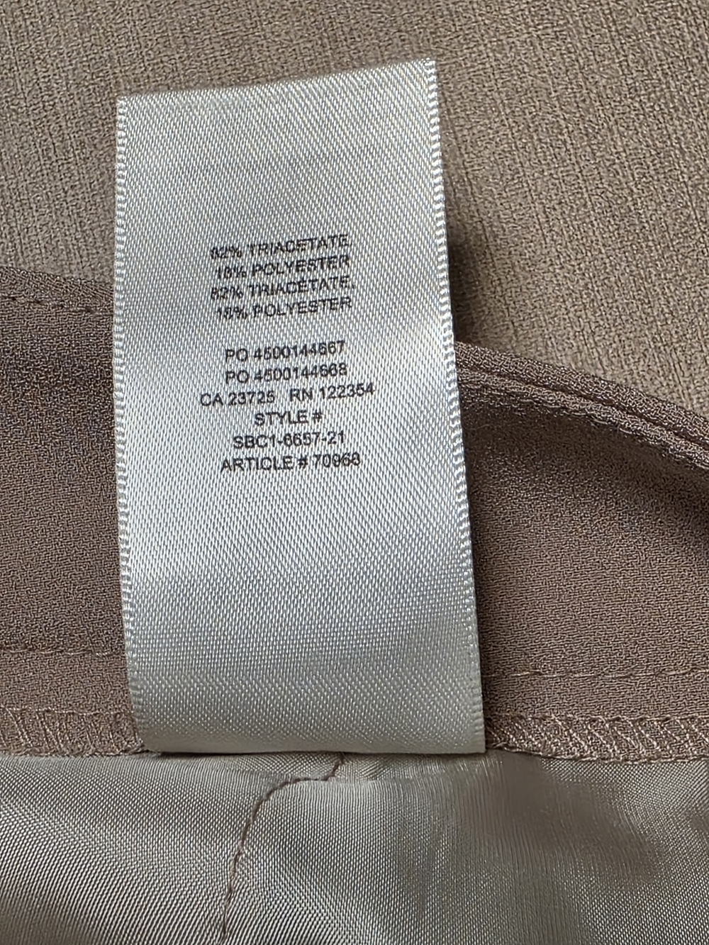 NWOT Aritzia Babaton Tailored Shorts - Taupe/Brown Size 8 - Picture 6 of 6
